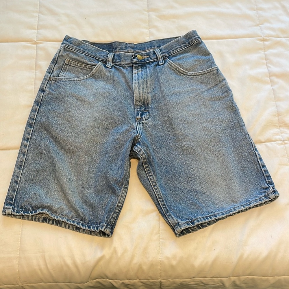 Vintage Wrangler Jorts in 100% cotton. Men's 32. Excellent condition. Sharp!